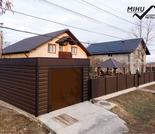 Gardul din tablă şi garajul metalic, o combinaţie modernă Gardul din tablă şi garajul metalic, o combinaţie modernă