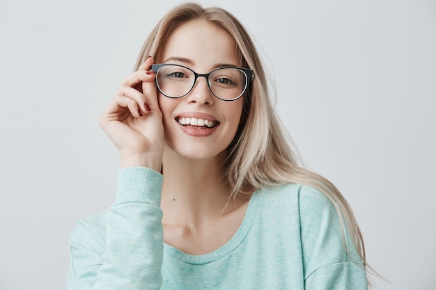 Sfaturi pentru alegerea ramei și stilului potrivit în funcție de tipul de ochelari de vedere