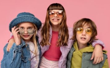 Cum să îi înveți pe copii să poarte ochelari de soare? 6 trucuri