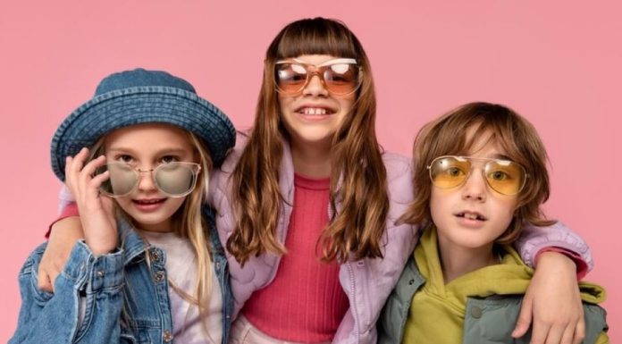 Cum să îi înveți pe copii să poarte ochelari de soare? 6 trucuri